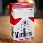 Карманный радиоприемник в корпусе пачки сигарет "Marlboro". Диапазон УКВ. — изображение 2